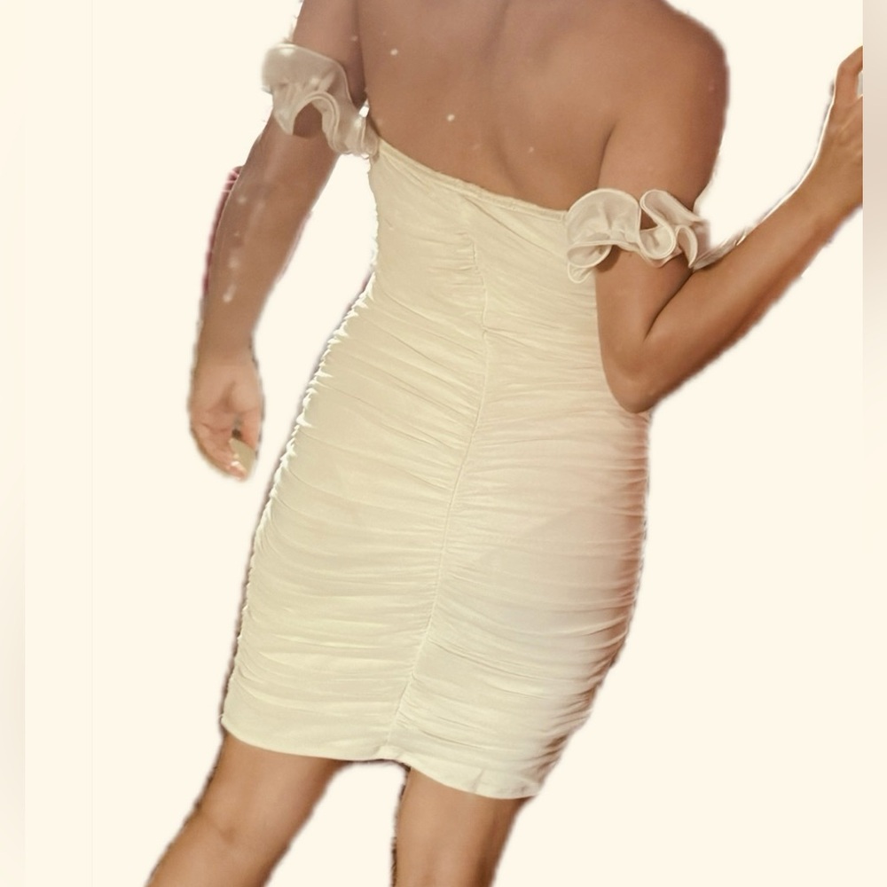 Cream Off-Shoulder Ruffle Bodycon Dress - Size Small - Picture 2 of 4